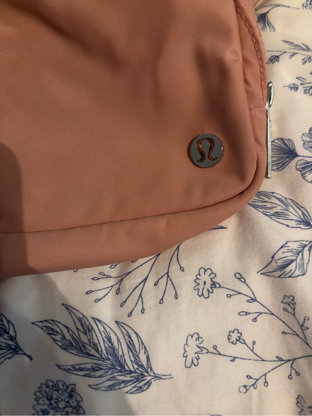 Lululemon Crossbody Bag Dusty Rose - Picture 8 of 8